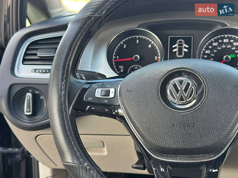 Універсал Volkswagen Golf 2015 в Дніпрі