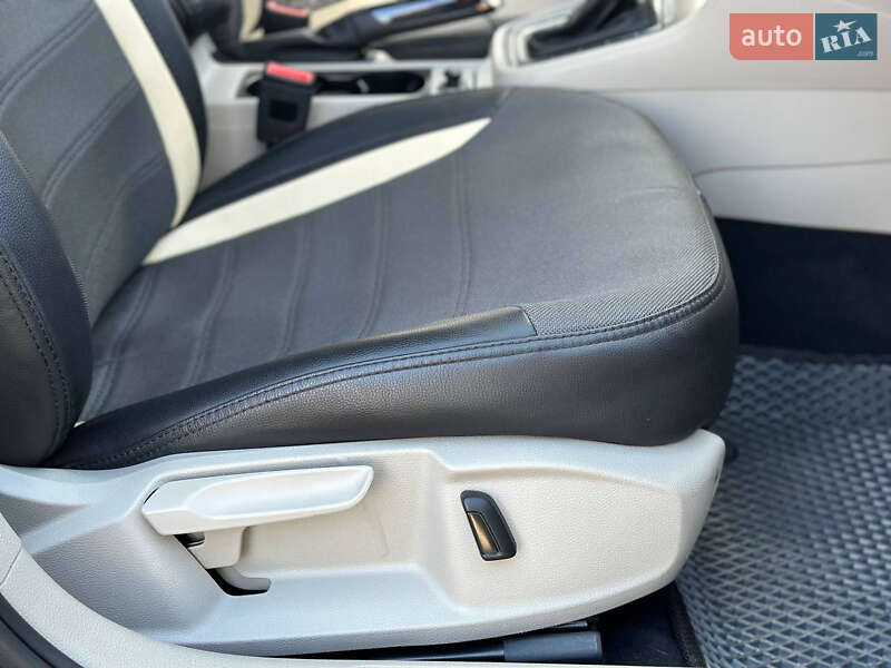 Універсал Volkswagen Golf 2015 в Дніпрі