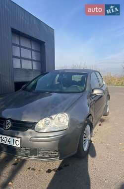 Хетчбек Volkswagen Golf 2005 в Рівному