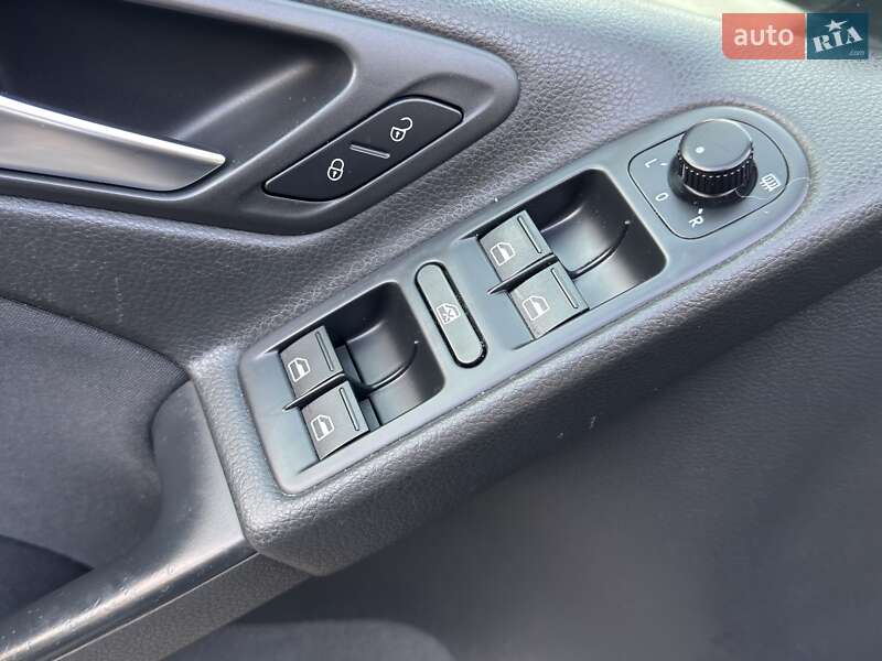 Хэтчбек Volkswagen Golf 2009 в Нововолынске