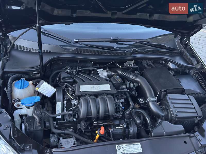 Хэтчбек Volkswagen Golf 2009 в Нововолынске