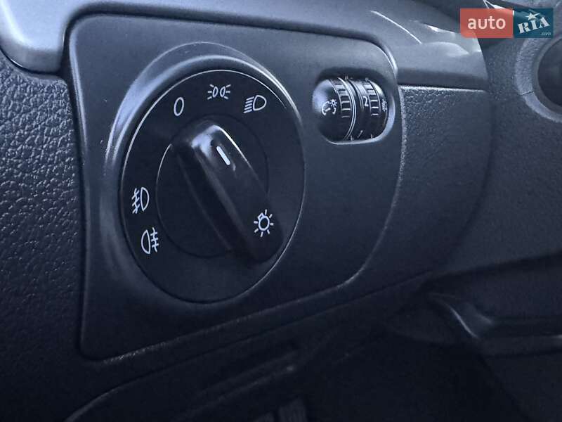 Хэтчбек Volkswagen Golf 2009 в Нововолынске