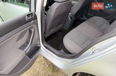 Хэтчбек Volkswagen Golf 2008 в 