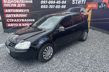 Хэтчбек Volkswagen Golf 2005 в  фото 2 Хэтчбек Volkswagen Golf 2005 в