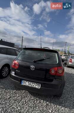 Хэтчбек Volkswagen Golf 2005 в  фото 4 Хэтчбек Volkswagen Golf 2005 в