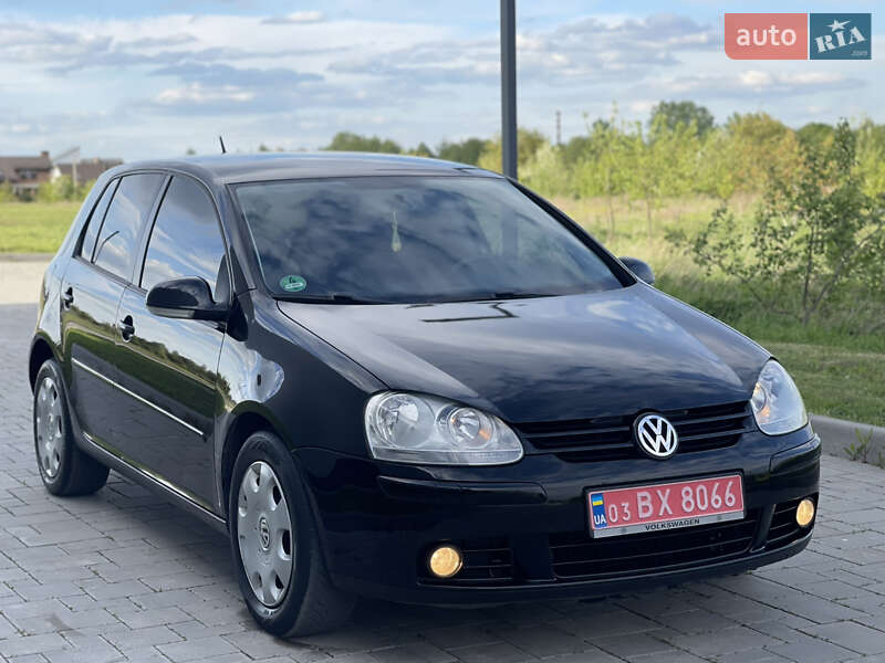 Хетчбек Volkswagen Golf 2008 в Рівному