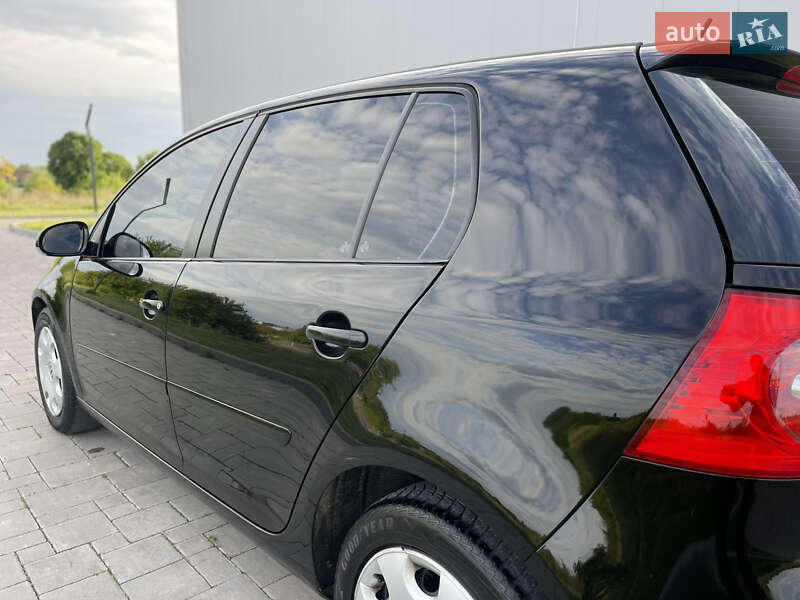 Хетчбек Volkswagen Golf 2008 в Рівному