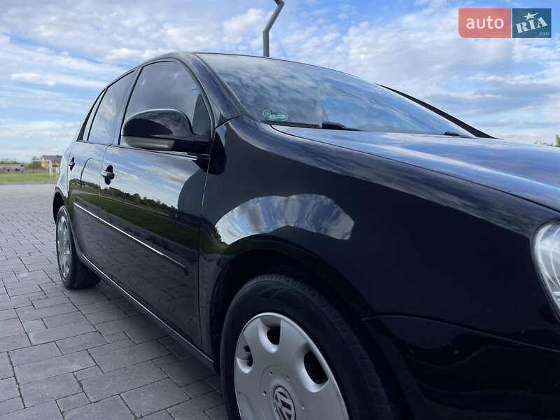 Хетчбек Volkswagen Golf 2008 в Рівному