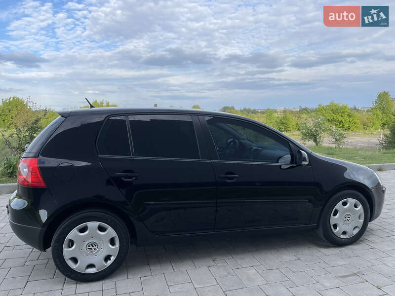 Хетчбек Volkswagen Golf 2008 в Рівному