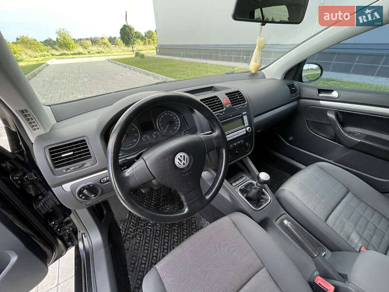 Хетчбек Volkswagen Golf 2008 в Рівному