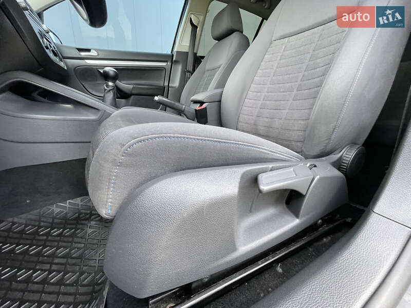 Хетчбек Volkswagen Golf 2008 в Рівному