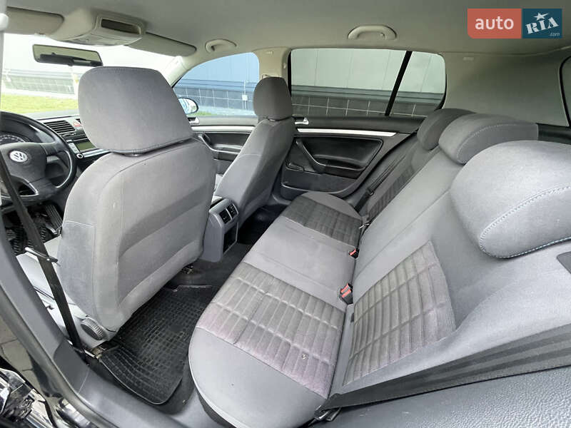 Хетчбек Volkswagen Golf 2008 в Рівному