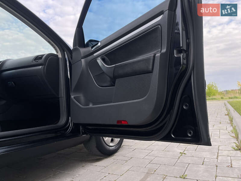 Хетчбек Volkswagen Golf 2008 в Рівному