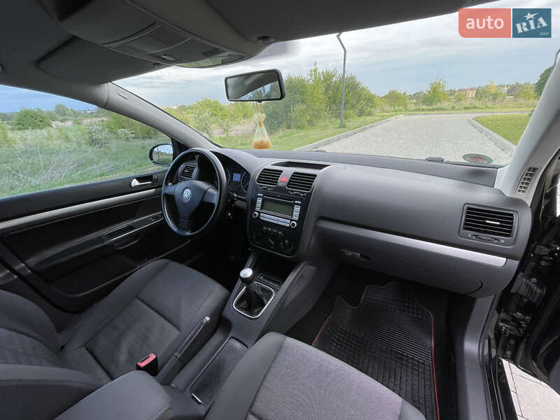 Хетчбек Volkswagen Golf 2008 в Рівному