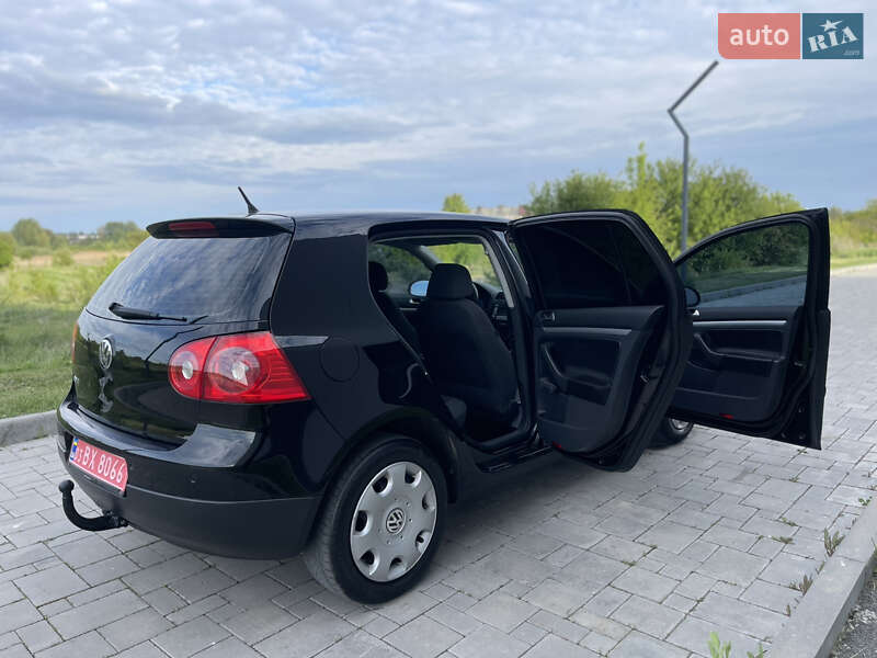 Хетчбек Volkswagen Golf 2008 в Рівному