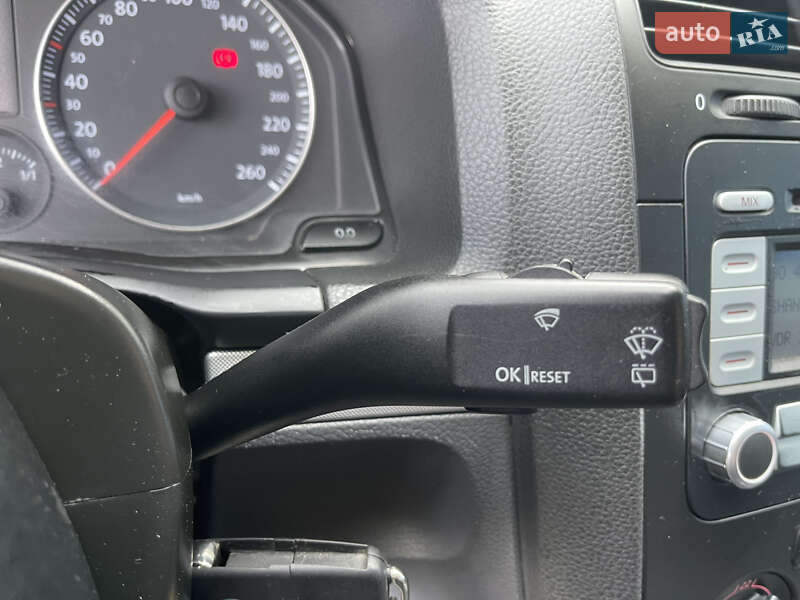 Хетчбек Volkswagen Golf 2008 в Рівному