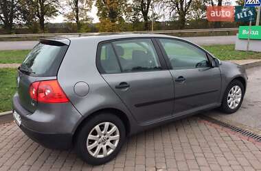 Хэтчбек Volkswagen Golf 2004 в Немирове