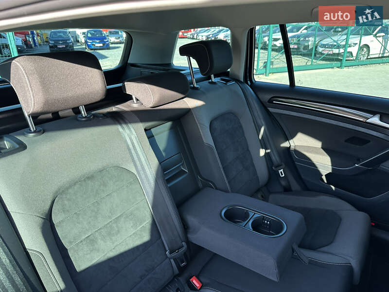 Универсал Volkswagen Golf 2016 в Лопатине фото 45 Универсал Volkswagen Golf 2016 в Лопатине
