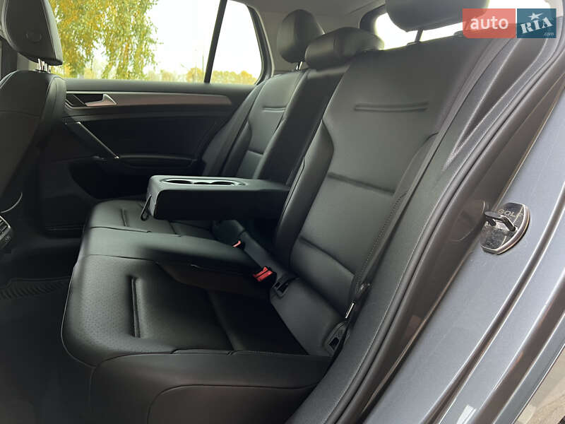 Хетчбек Volkswagen Golf 2015 в Києві фото 45 Хетчбек Volkswagen Golf 2015 в Києві