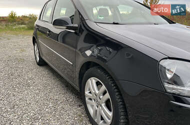Хэтчбек Volkswagen Golf 2008 в 