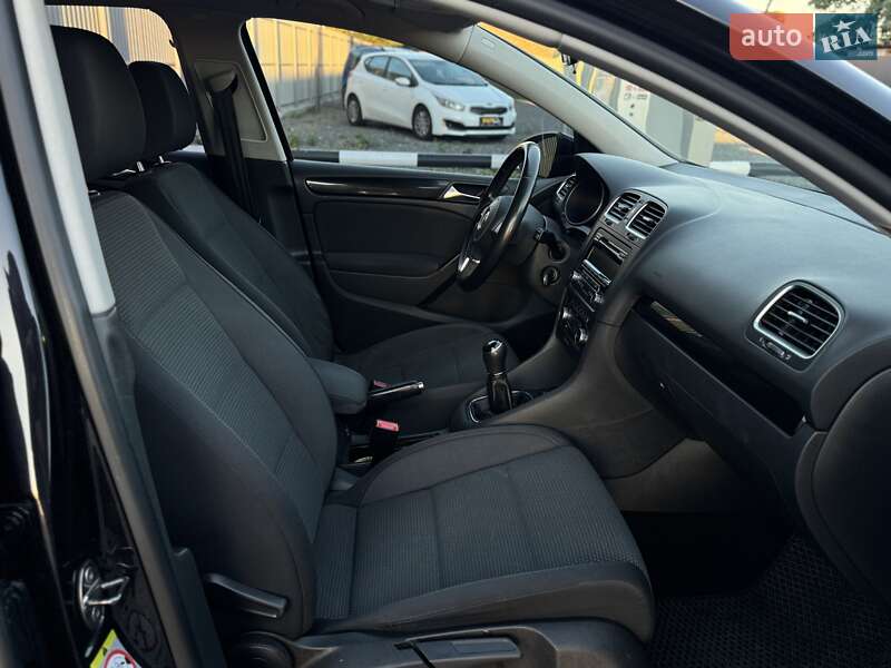 Хетчбек Volkswagen Golf 2010 в Мукачевому