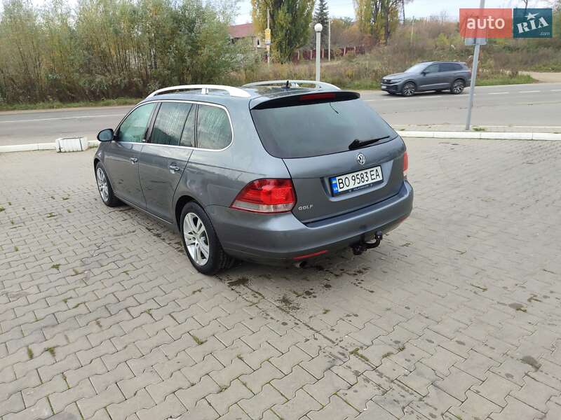 Универсал Volkswagen Golf 2011 в Черновцах