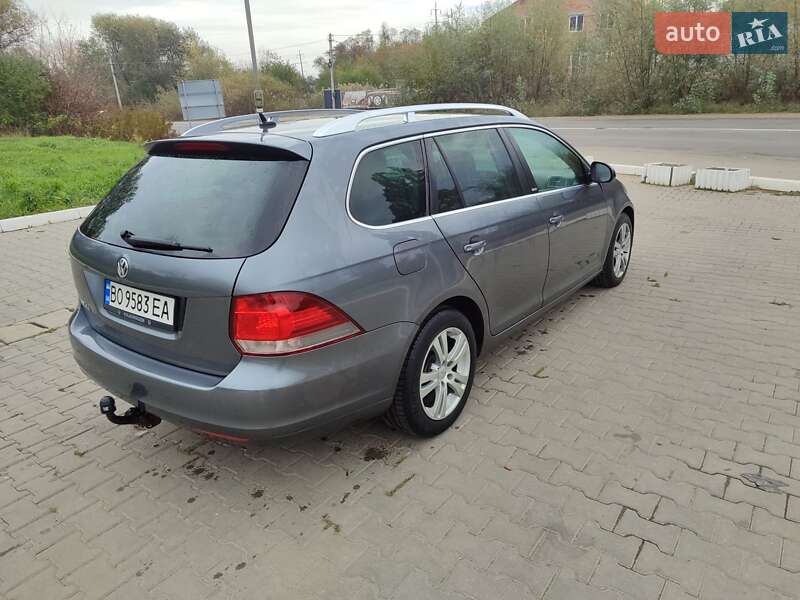 Универсал Volkswagen Golf 2011 в Черновцах