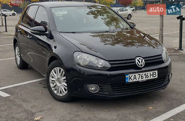 Хэтчбек Volkswagen Golf 2010 в Киеве