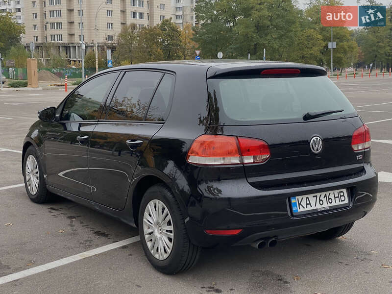 Хэтчбек Volkswagen Golf 2010 в Киеве