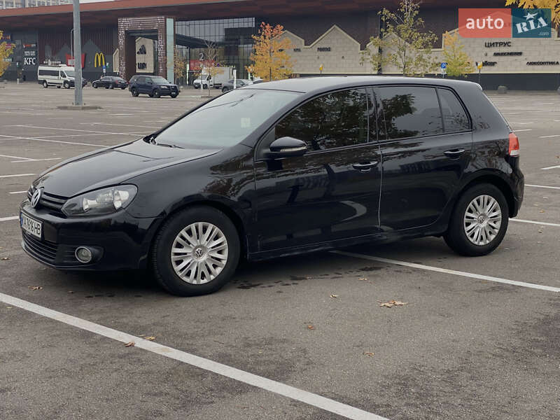 Хэтчбек Volkswagen Golf 2010 в Киеве