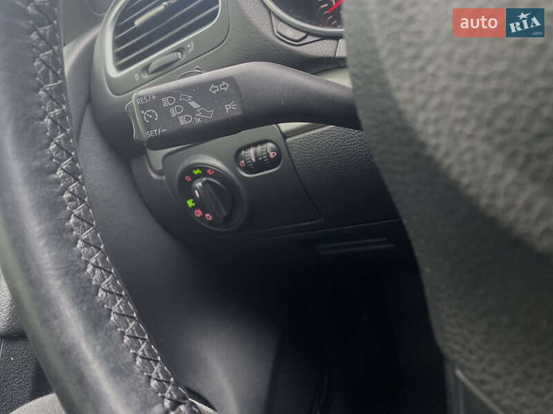 Хэтчбек Volkswagen Golf 2010 в Киеве