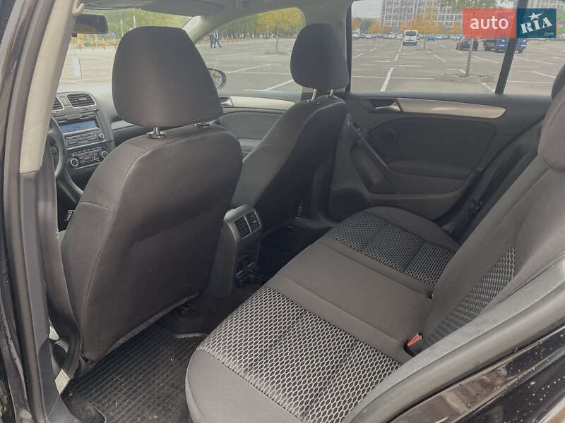 Хэтчбек Volkswagen Golf 2010 в Киеве