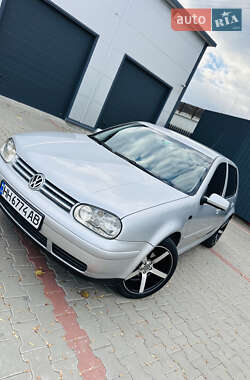 Хэтчбек Volkswagen Golf 2002 в Одессе
