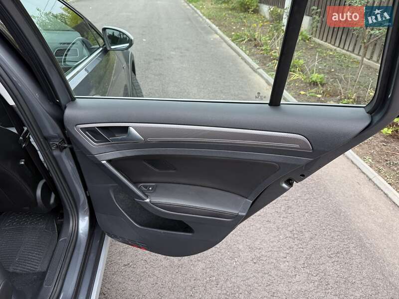 Універсал Volkswagen Golf 2016 в Києві