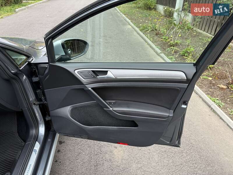 Універсал Volkswagen Golf 2016 в Києві