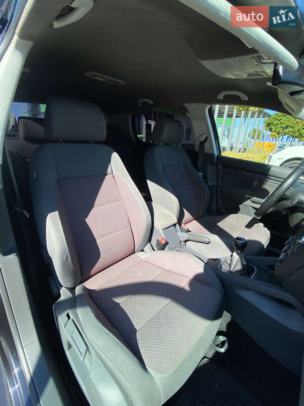 Хетчбек Volkswagen Golf 2006 в Києві