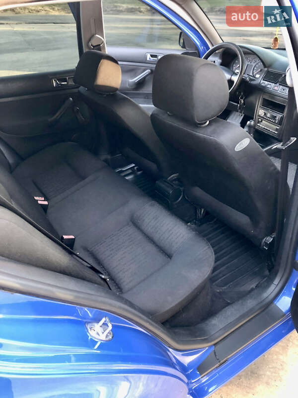 Хэтчбек Volkswagen Golf 2002 в Змиеве