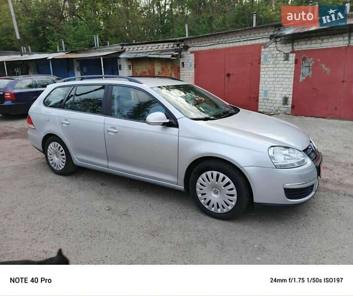 Универсал Volkswagen Golf 2008 в Чернигове