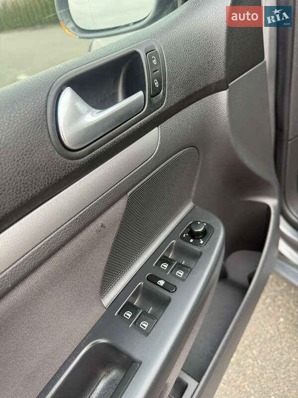 Хэтчбек Volkswagen Golf 2007 в Березане
