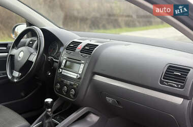 Хэтчбек Volkswagen Golf 2007 в 