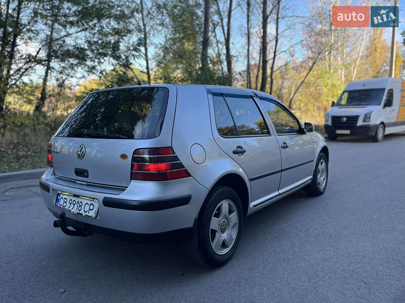 Хетчбек Volkswagen Golf 2001 в Чернігові