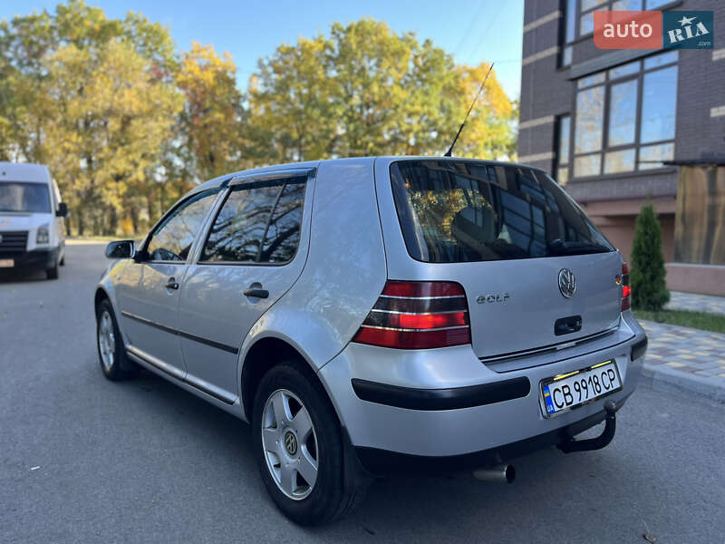 Хетчбек Volkswagen Golf 2001 в Чернігові