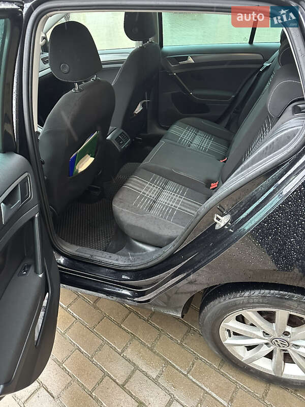 Хэтчбек Volkswagen Golf 2015 в Тернополе