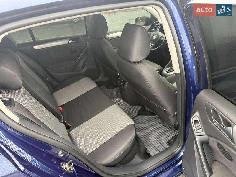 Хэтчбек Volkswagen Golf 2012 в Фастове