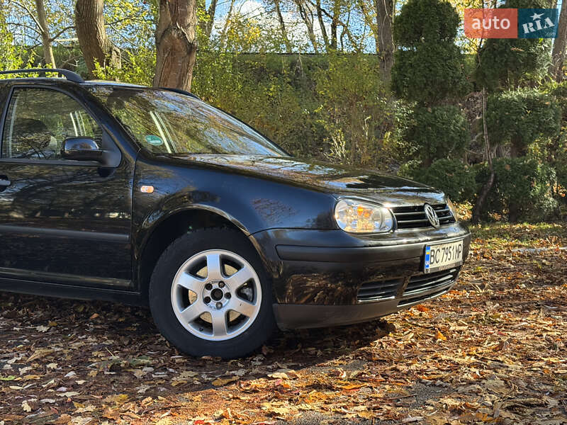 Універсал Volkswagen Golf 2005 в Дрогобичі