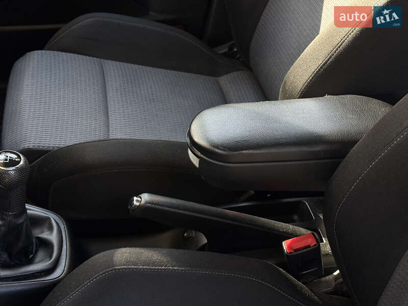 Універсал Volkswagen Golf 2005 в Дрогобичі