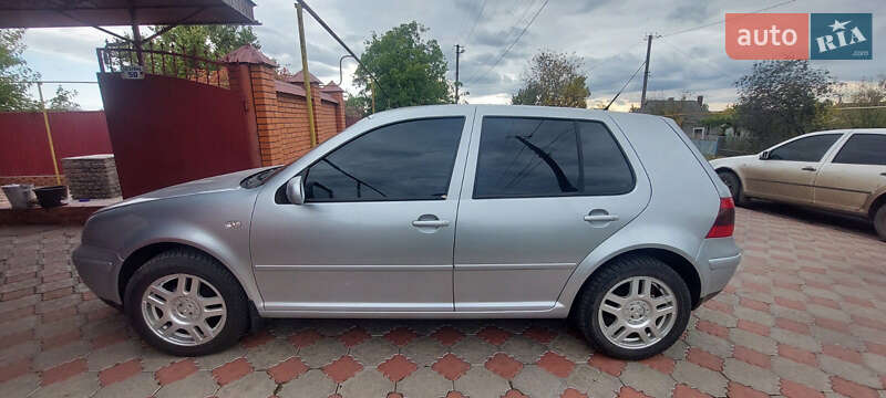 Хетчбек Volkswagen Golf 2003 в Миколаєві