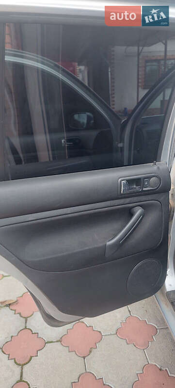 Хетчбек Volkswagen Golf 2003 в Миколаєві