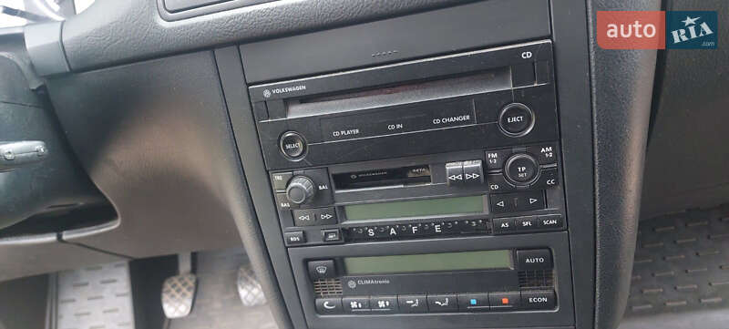 Хетчбек Volkswagen Golf 2003 в Миколаєві