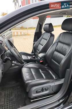 Хэтчбек Volkswagen Golf 2004 в Черновцах